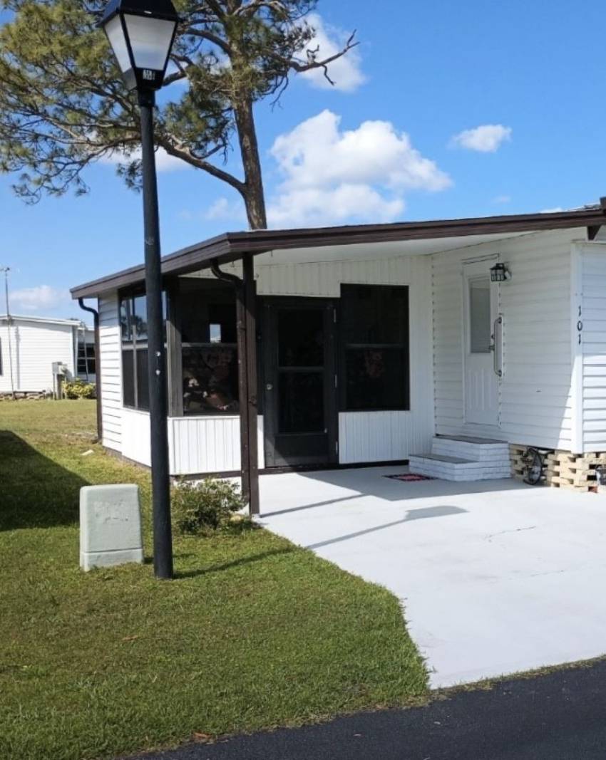 101 Woodside Lane a Winter Haven, FL Mobile or Manufactured Home for Sale